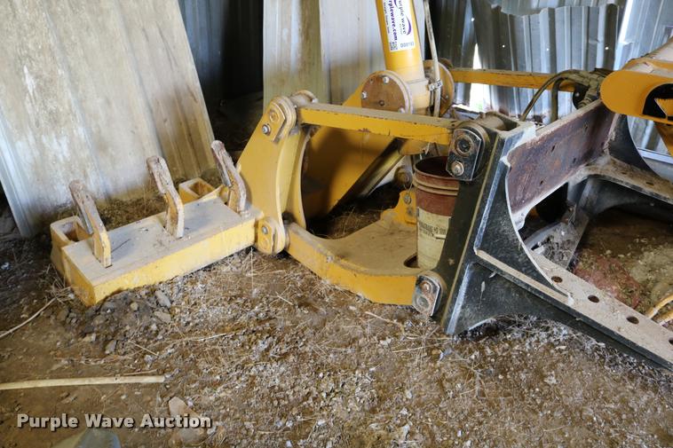 image for item DD0183 Komatsu rear hydraulic ripper/scarifier