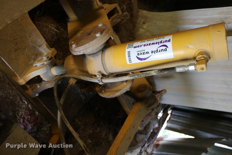 image for item DD0183 Komatsu rear hydraulic ripper/scarifier