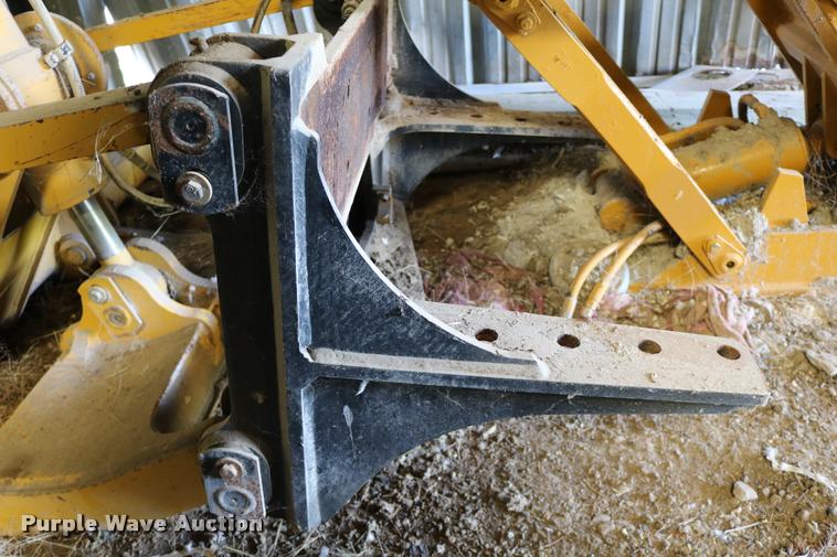 image for item DD0183 Komatsu rear hydraulic ripper/scarifier