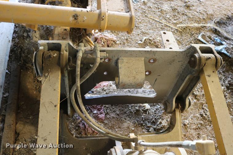 image for item DD0183 Komatsu rear hydraulic ripper/scarifier