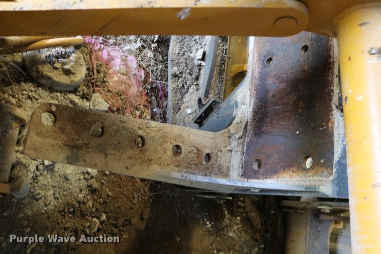 image for item DD0183 Komatsu rear hydraulic ripper/scarifier