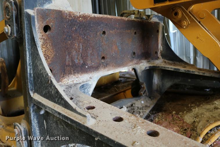 image for item DD0183 Komatsu rear hydraulic ripper/scarifier