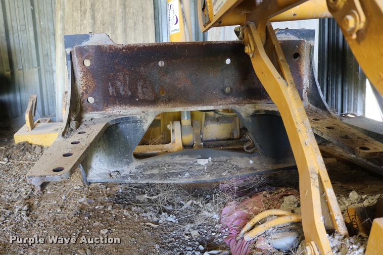 image for item DD0183 Komatsu rear hydraulic ripper/scarifier