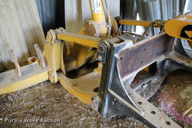 image for item DD0183 Komatsu rear hydraulic ripper/scarifier