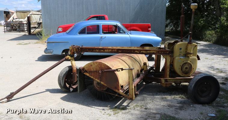 image for item DD0186 Little Giant broom