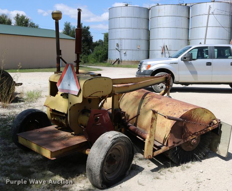 image for item DD0186 Little Giant broom