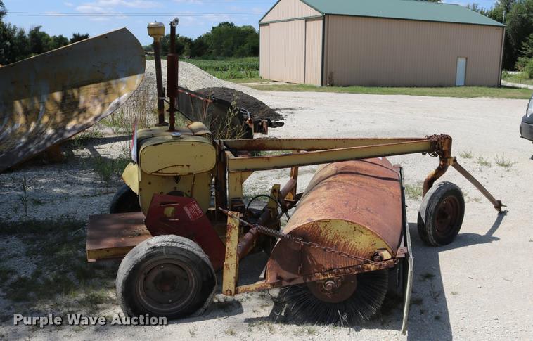 image for item DD0186 Little Giant broom