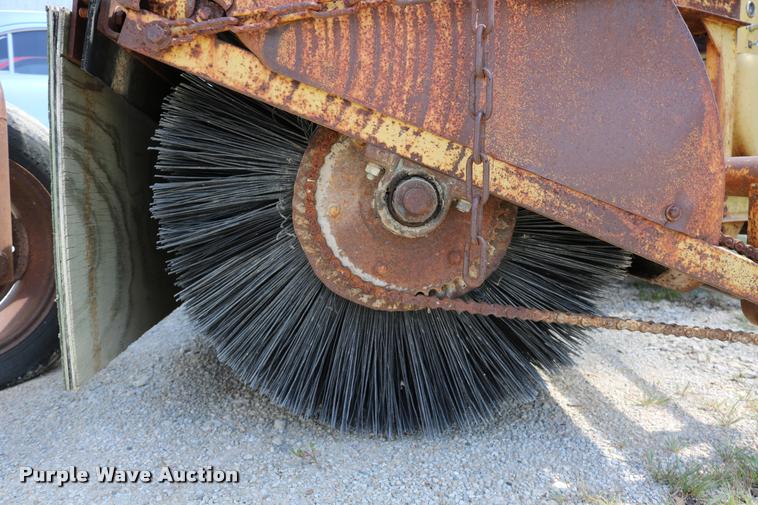 image for item DD0186 Little Giant broom