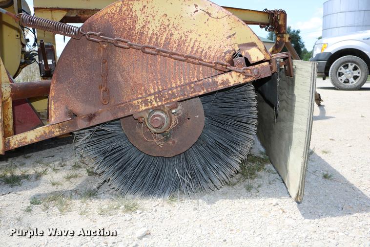 image for item DD0186 Little Giant broom