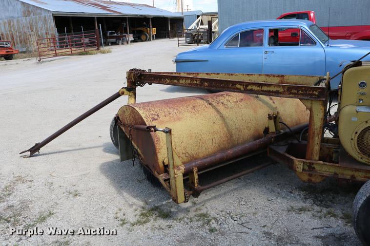 image for item DD0186 Little Giant broom