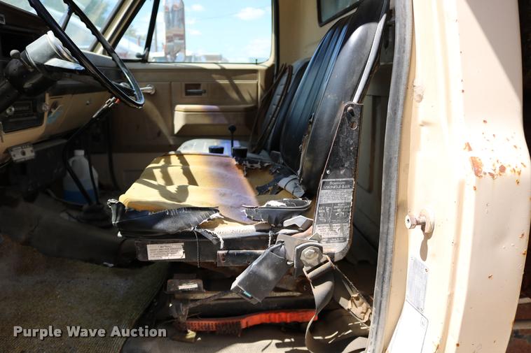 image for item DD0188 1986 Chevrolet Kodiak C70 dump truck