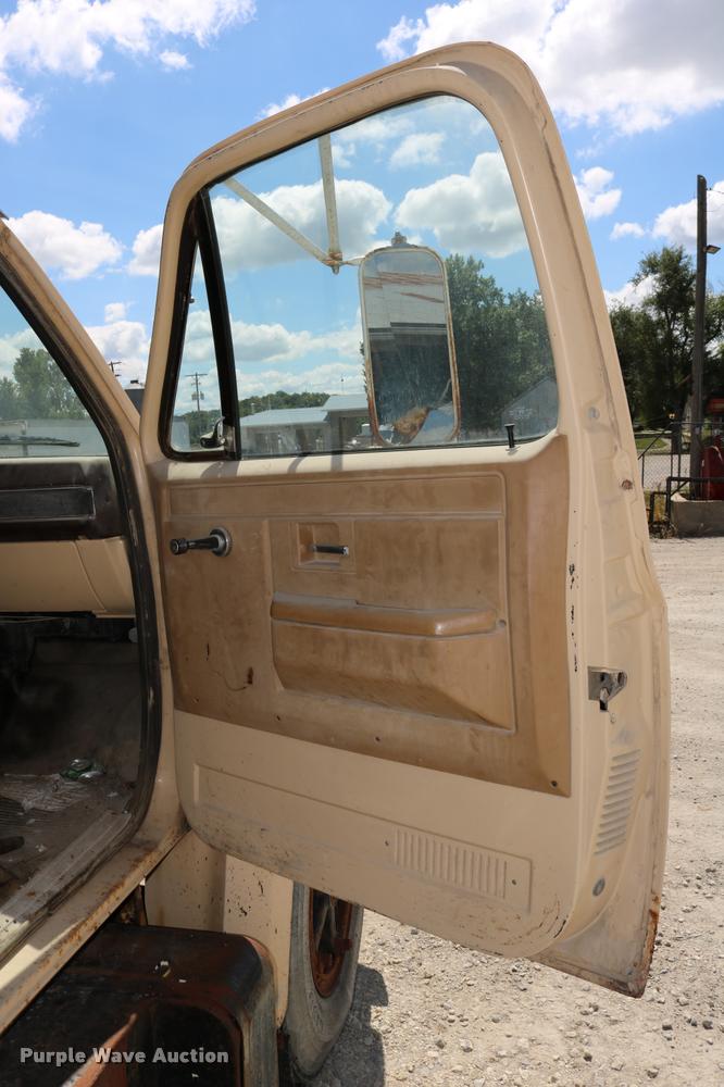 image for item DD0188 1986 Chevrolet Kodiak C70 dump truck