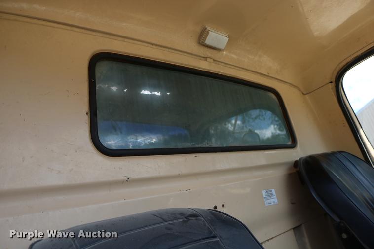 image for item DD0188 1986 Chevrolet Kodiak C70 dump truck