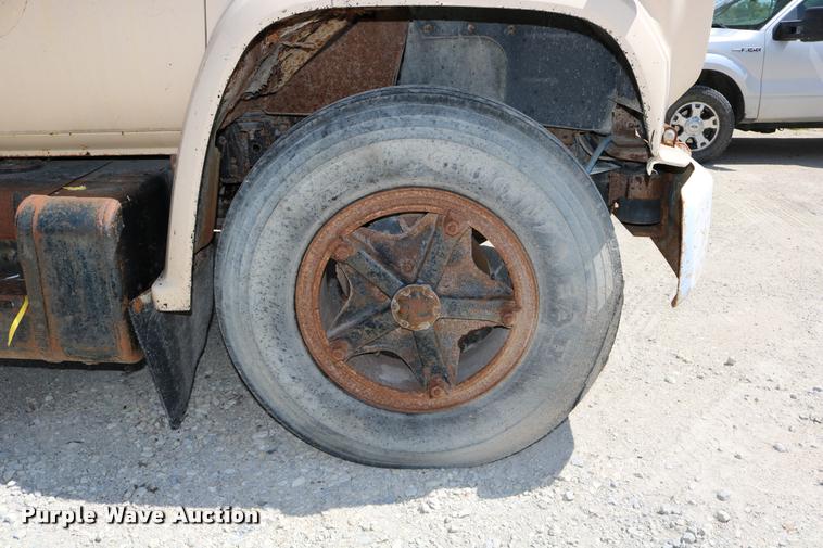 image for item DD0188 1986 Chevrolet Kodiak C70 dump truck