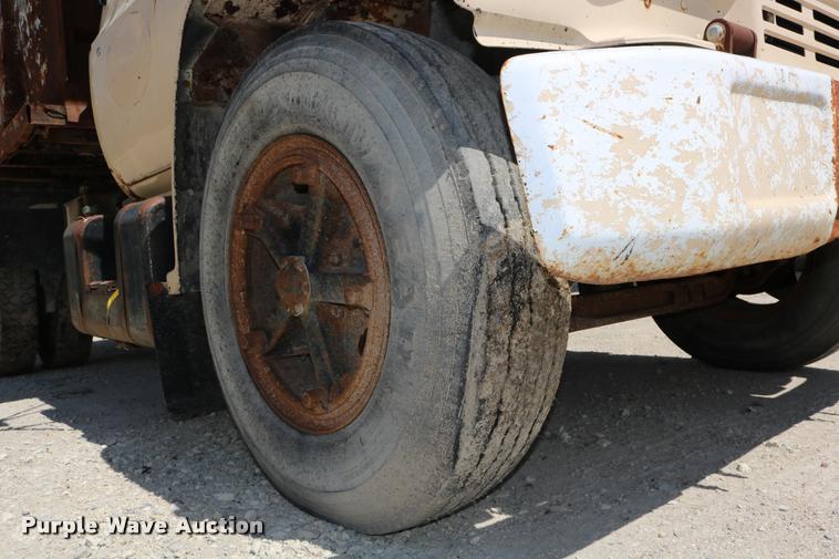 image for item DD0188 1986 Chevrolet Kodiak C70 dump truck