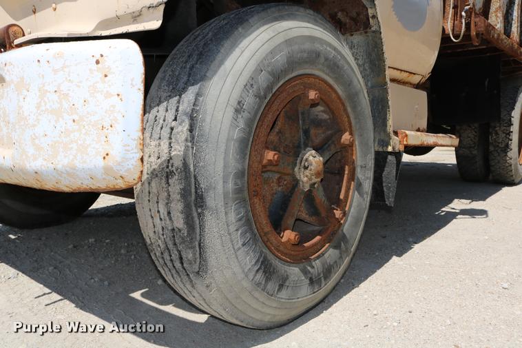 image for item DD0188 1986 Chevrolet Kodiak C70 dump truck