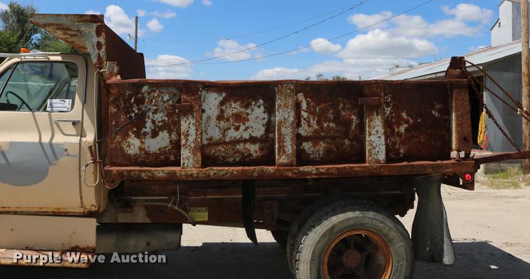image for item DD0188 1986 Chevrolet Kodiak C70 dump truck