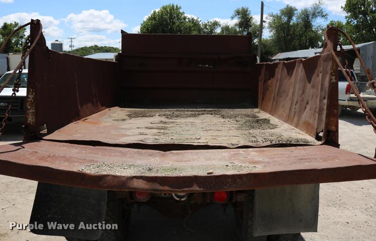 image for item DD0188 1986 Chevrolet Kodiak C70 dump truck