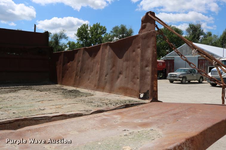 image for item DD0188 1986 Chevrolet Kodiak C70 dump truck