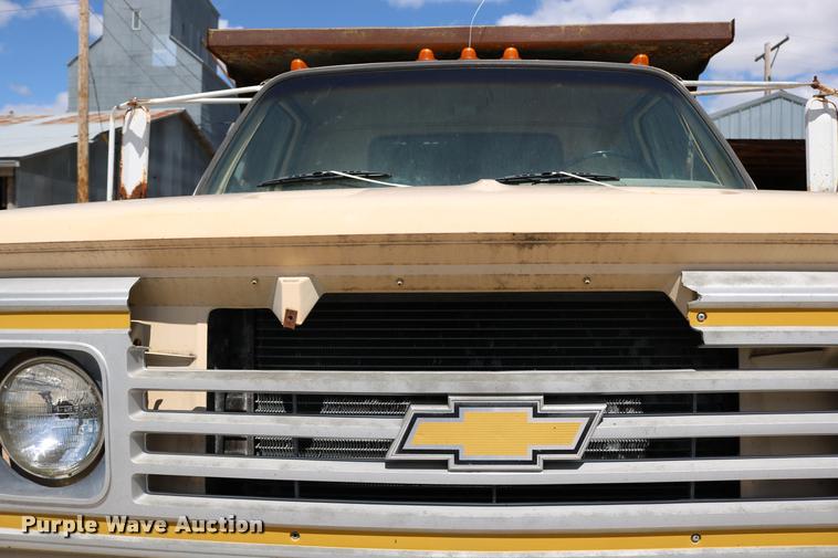 image for item DD0188 1986 Chevrolet Kodiak C70 dump truck