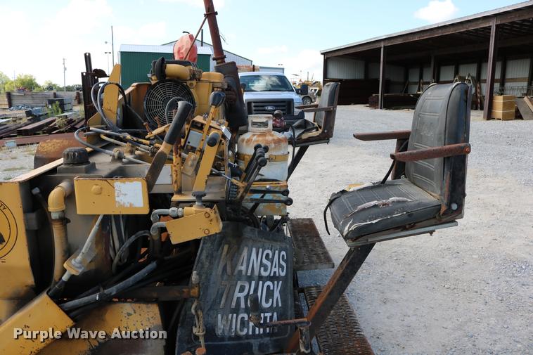 image for item DD0192 1991 LeeBoy L1000T paver