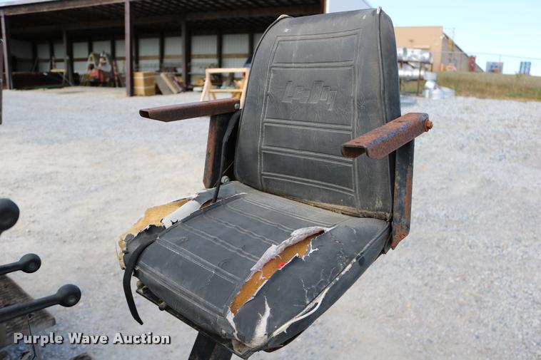 image for item DD0192 1991 LeeBoy L1000T paver