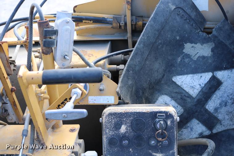 image for item DD0192 1991 LeeBoy L1000T paver