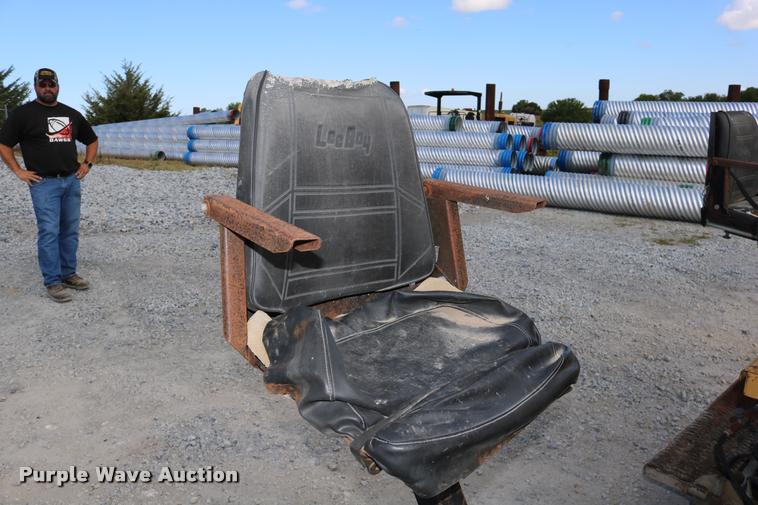 image for item DD0192 1991 LeeBoy L1000T paver