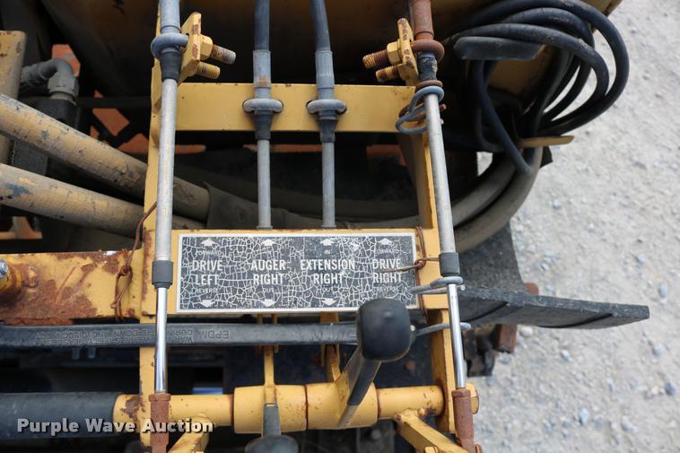 image for item DD0192 1991 LeeBoy L1000T paver