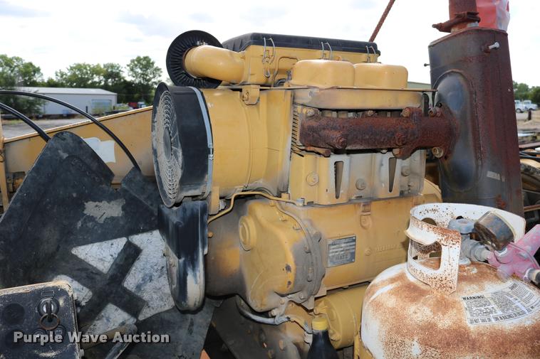 image for item DD0192 1991 LeeBoy L1000T paver