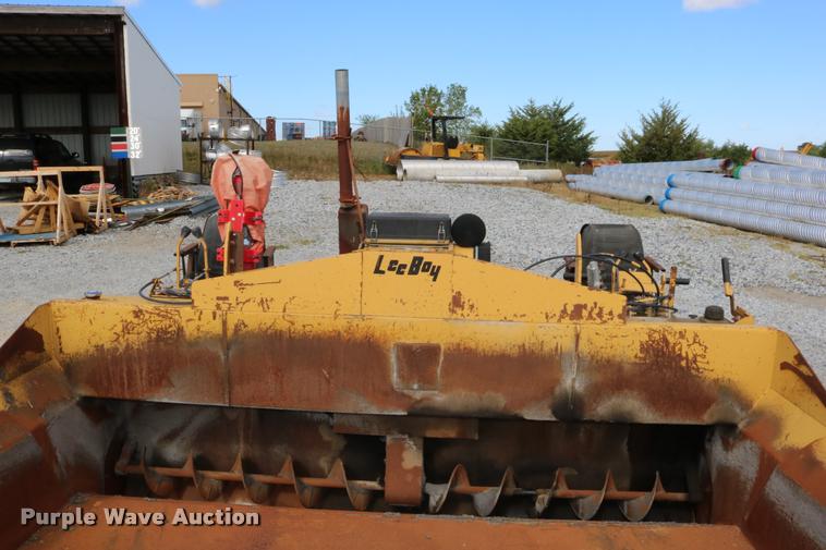 image for item DD0192 1991 LeeBoy L1000T paver