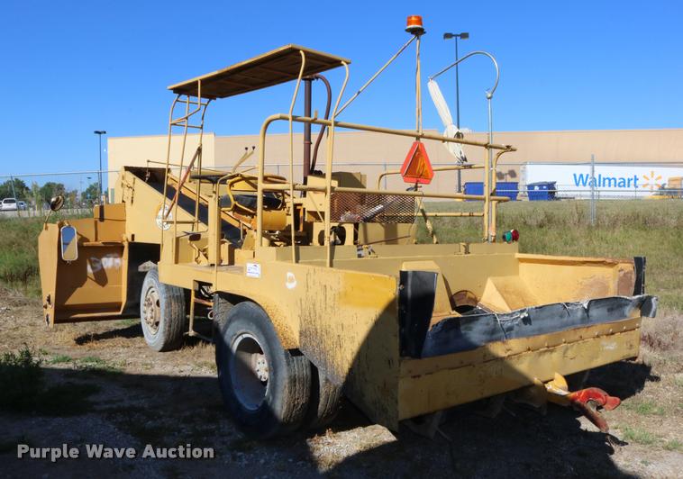 image for item DD0193 1973 Etnyre P chip spreader