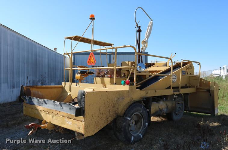 image for item DD0193 1973 Etnyre P chip spreader