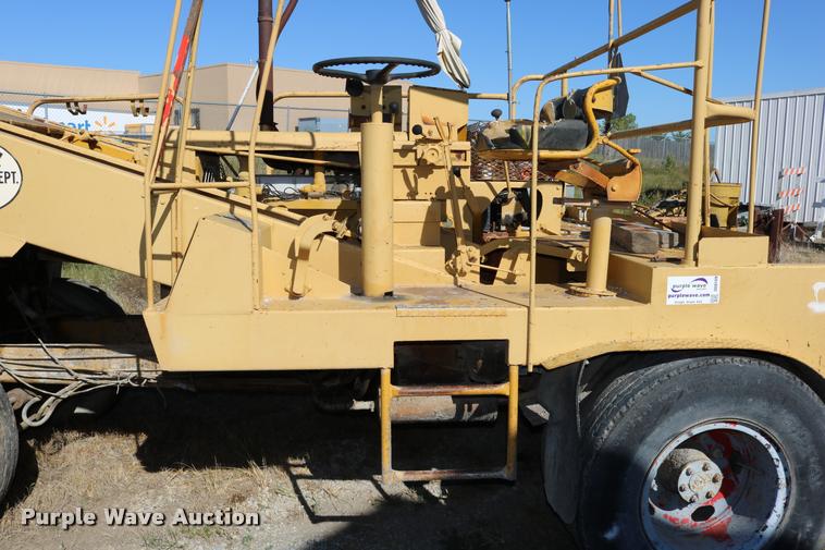 image for item DD0193 1973 Etnyre P chip spreader