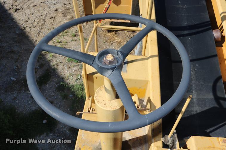 image for item DD0193 1973 Etnyre P chip spreader