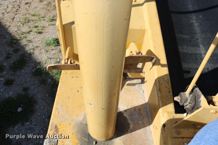 image for item DD0193 1973 Etnyre P chip spreader