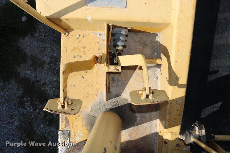 image for item DD0193 1973 Etnyre P chip spreader