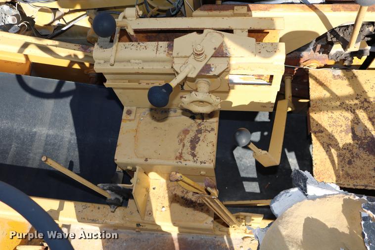 image for item DD0193 1973 Etnyre P chip spreader