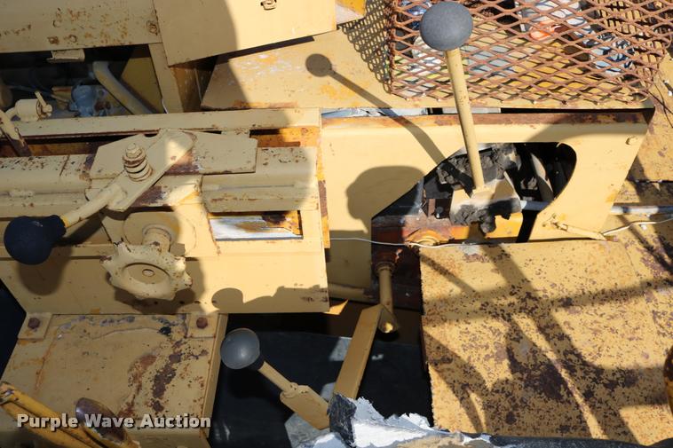 image for item DD0193 1973 Etnyre P chip spreader