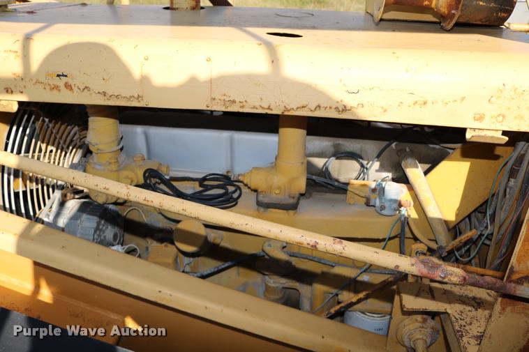 image for item DD0193 1973 Etnyre P chip spreader