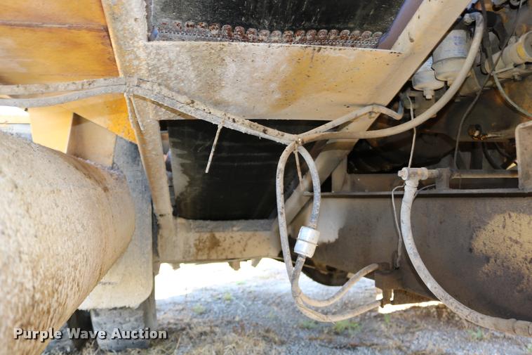 image for item DD0193 1973 Etnyre P chip spreader