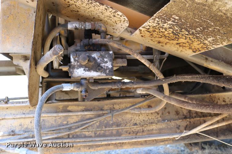 image for item DD0193 1973 Etnyre P chip spreader