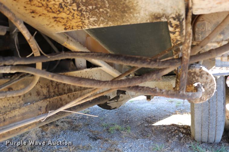 image for item DD0193 1973 Etnyre P chip spreader