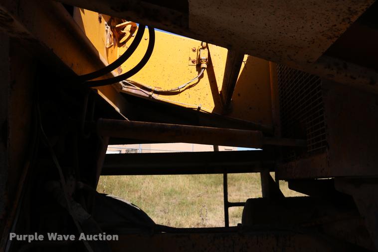 image for item DD0193 1973 Etnyre P chip spreader