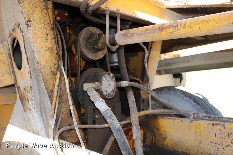 image for item DD0193 1973 Etnyre P chip spreader