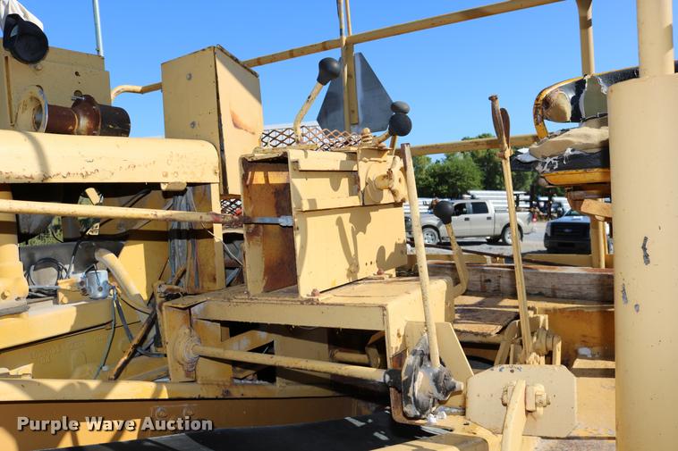 image for item DD0193 1973 Etnyre P chip spreader