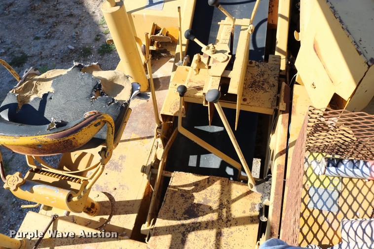 image for item DD0193 1973 Etnyre P chip spreader