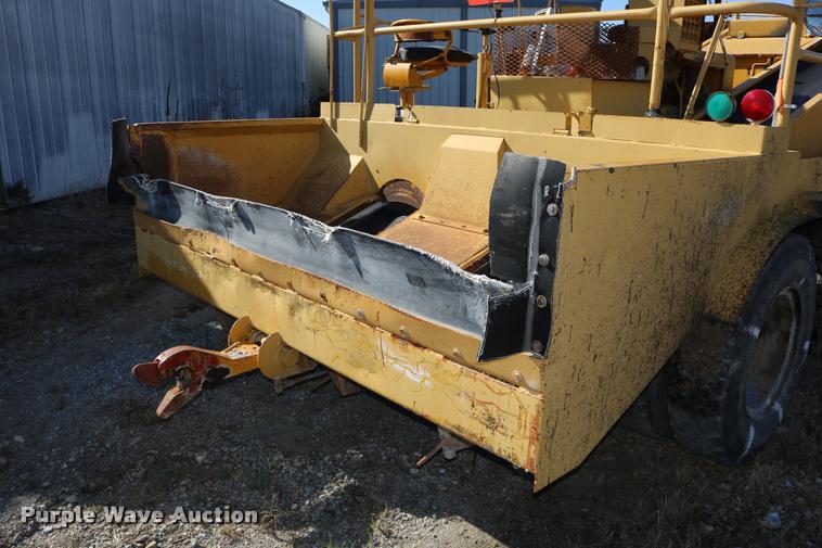 image for item DD0193 1973 Etnyre P chip spreader