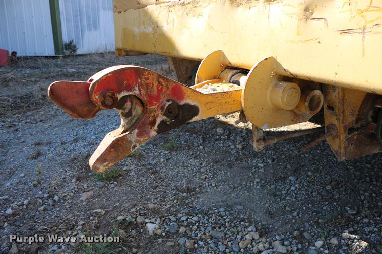 image for item DD0193 1973 Etnyre P chip spreader