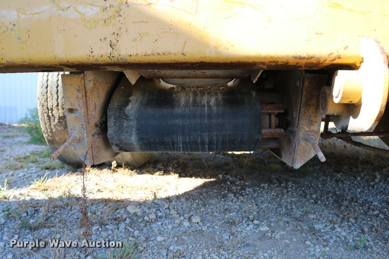 image for item DD0193 1973 Etnyre P chip spreader